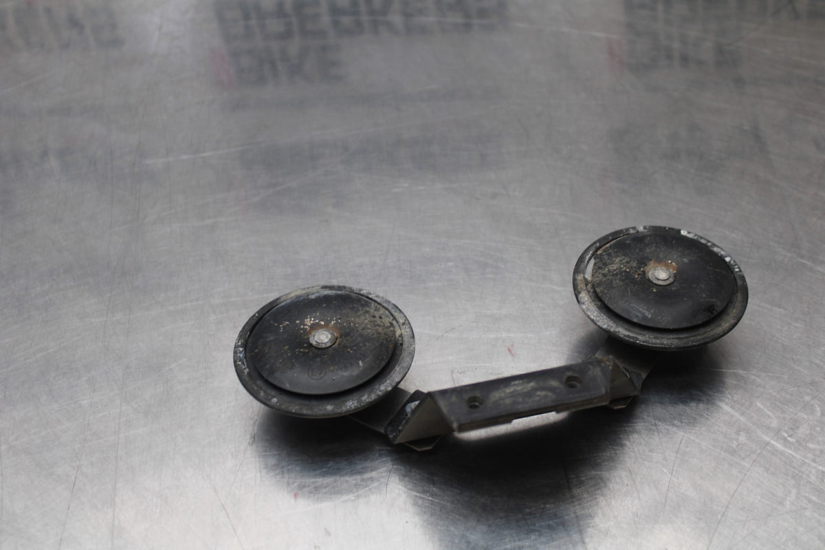 03-08 KAWASAKI VULCAN 1600 HORN SIGNAL SET & BRACKET BB196