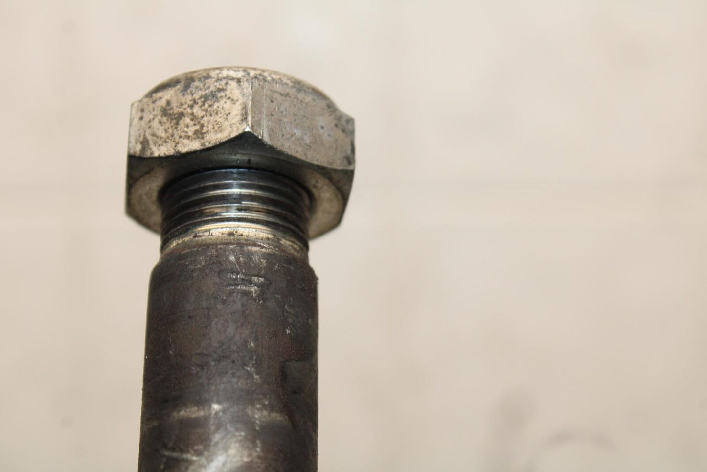 2006 Honda CBR600F4i REAR AXLE BACK WHEEL RIM PIVOT BOLT AXEL BB567