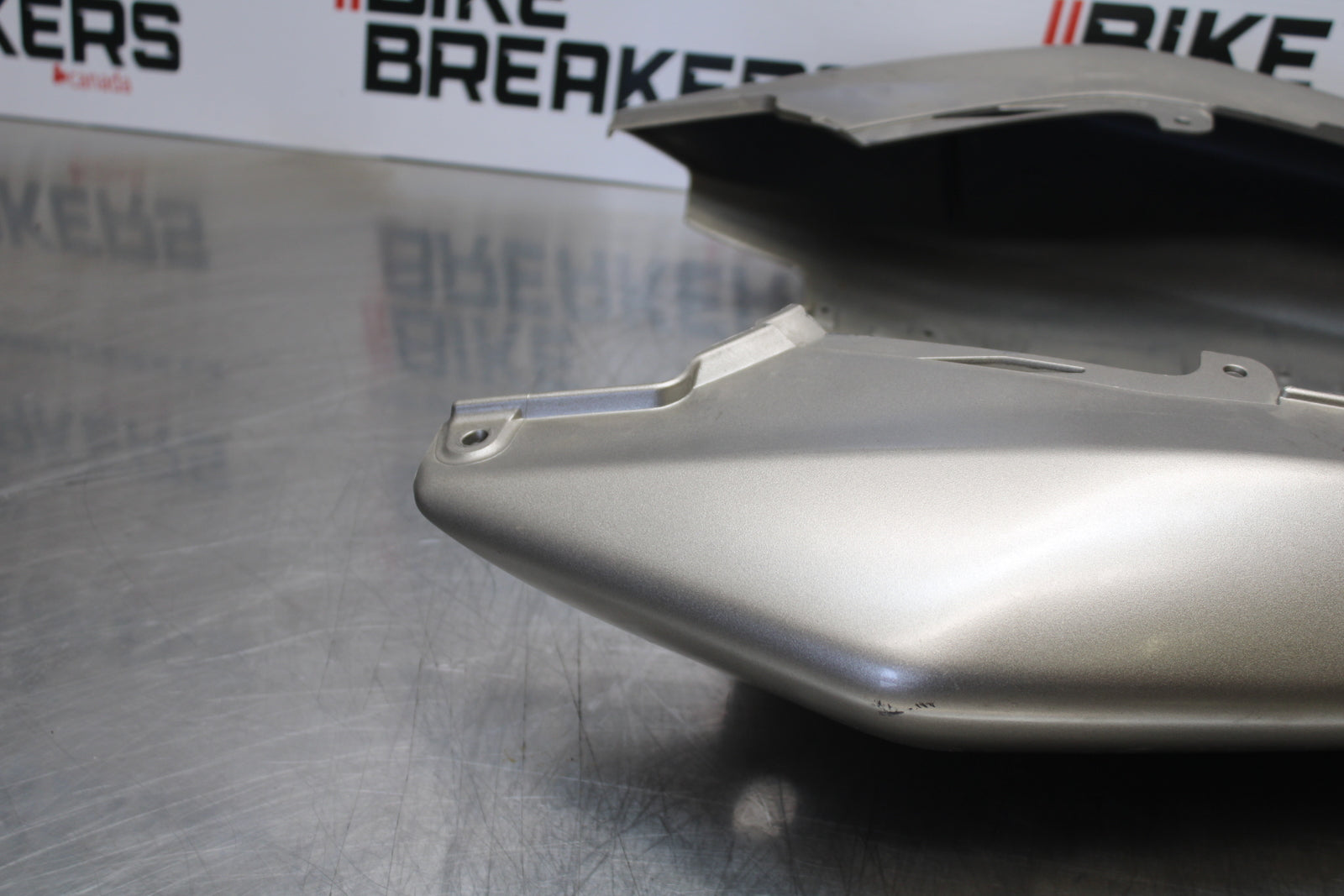 04-05 KAWASAKI NINJA ZX10R REAR BACK TAIL FAIRING COWL SHROUD BB163