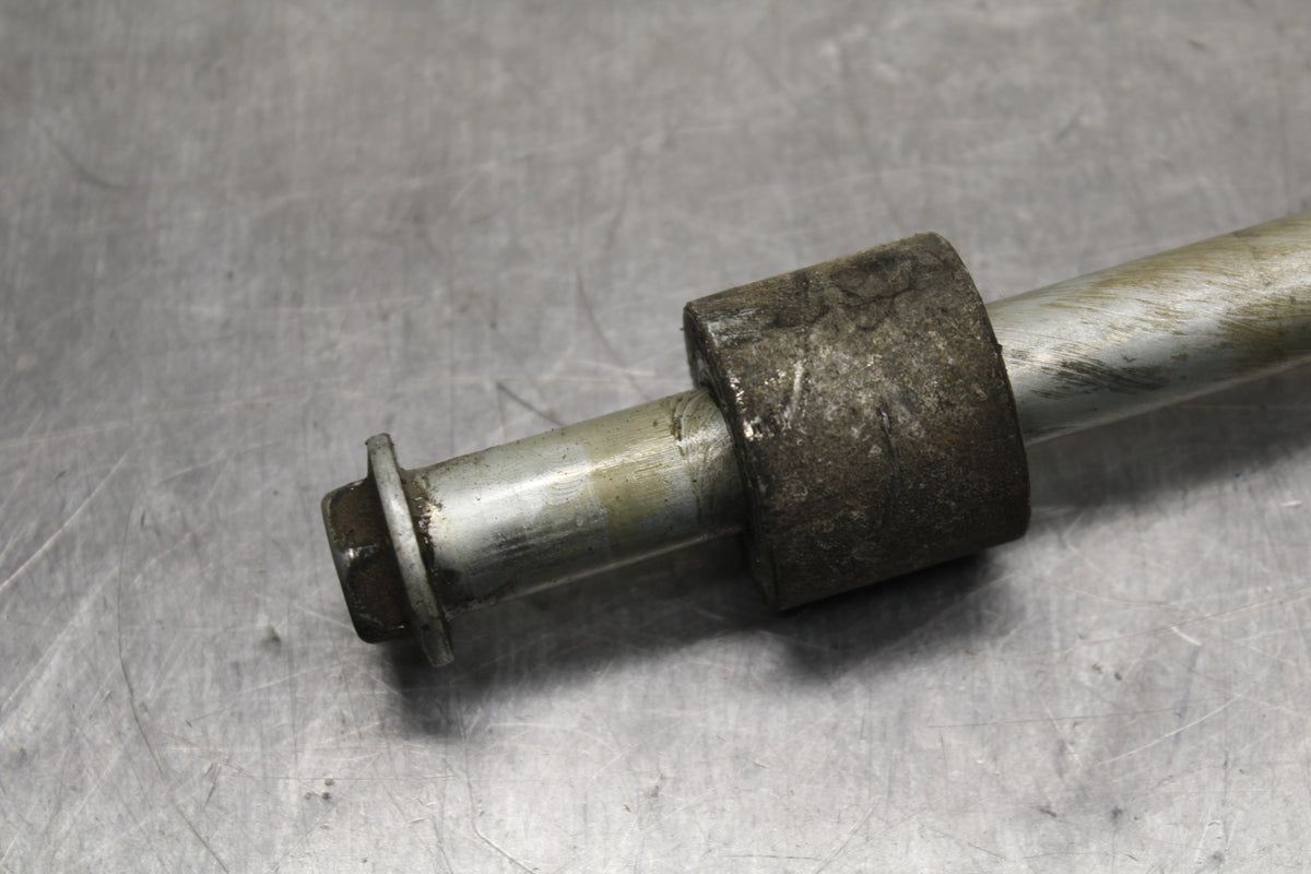 04 SUZUKI INTRUDER 800 REAR AXLE BACK WHEEL RIM PIVOT BOLT AXEL BB758