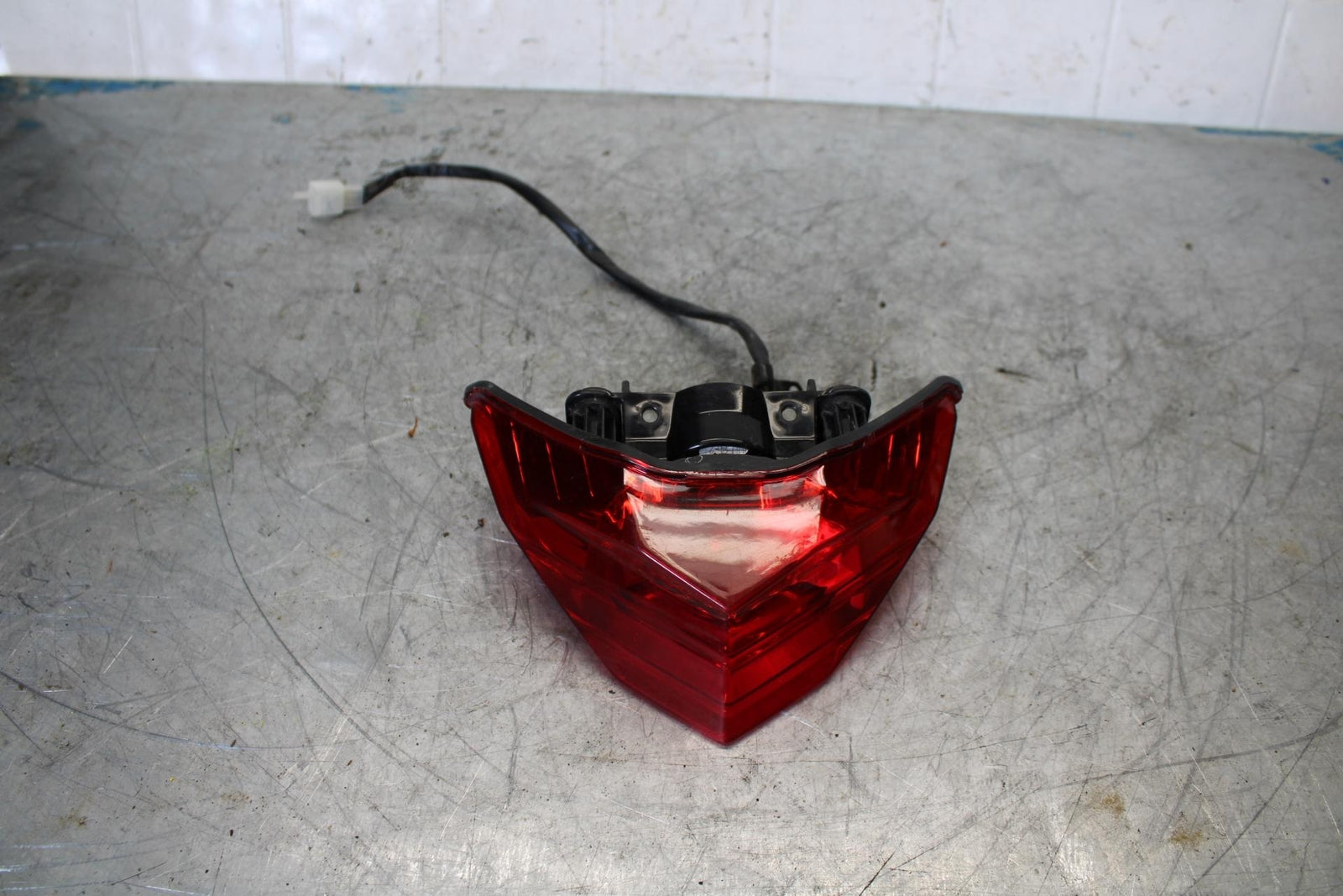 13-17 KAWASAKI NINJA 300 REAR TAIL TAILLIGHT BACK BRAKE LIGHT BB429