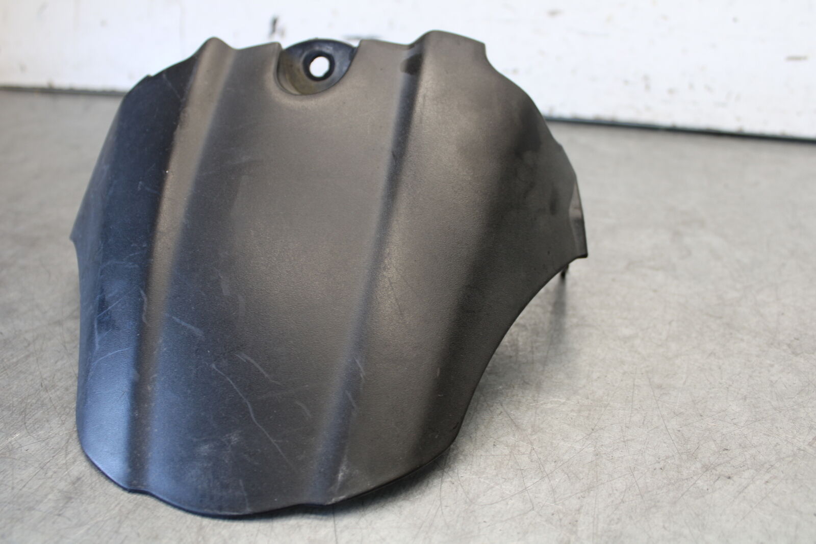 05-06 SUZUKI GSXR1000 REAR BACK WHEEL TIRE HUGGER FENDER 63114-41G00-291 BB663