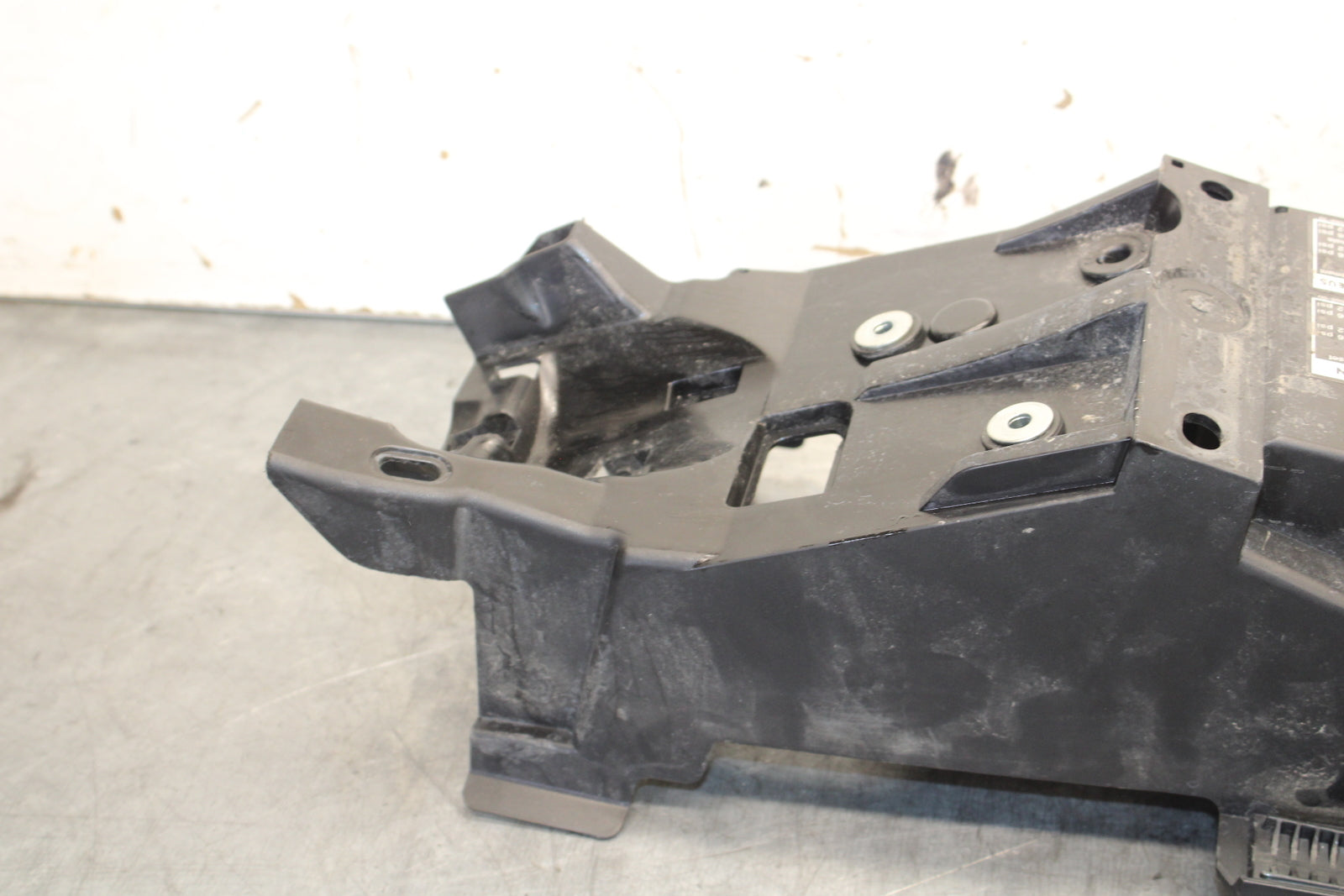 16-21 YAMAHA XSR900 REAR BACK TAIL UNDERTAIL BATTERY TRAY PLASTIC BB664