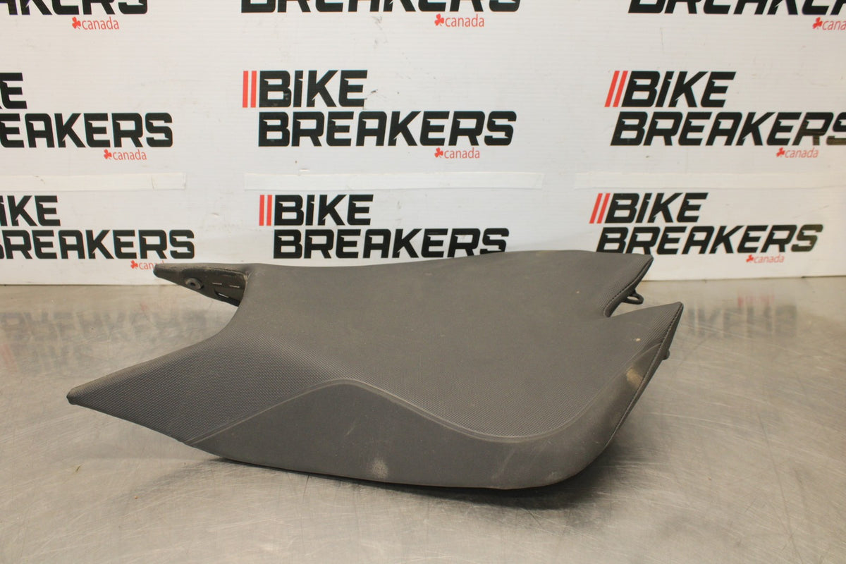 24 APRILIA TUONO V4 1100 FACTORY ABS FRONT DRIVERS SEAT PAD SADDLE PILLION BB887