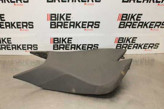 24 APRILIA TUONO V4 1100 FACTORY ABS FRONT DRIVERS SEAT PAD SADDLE PILLION BB887
