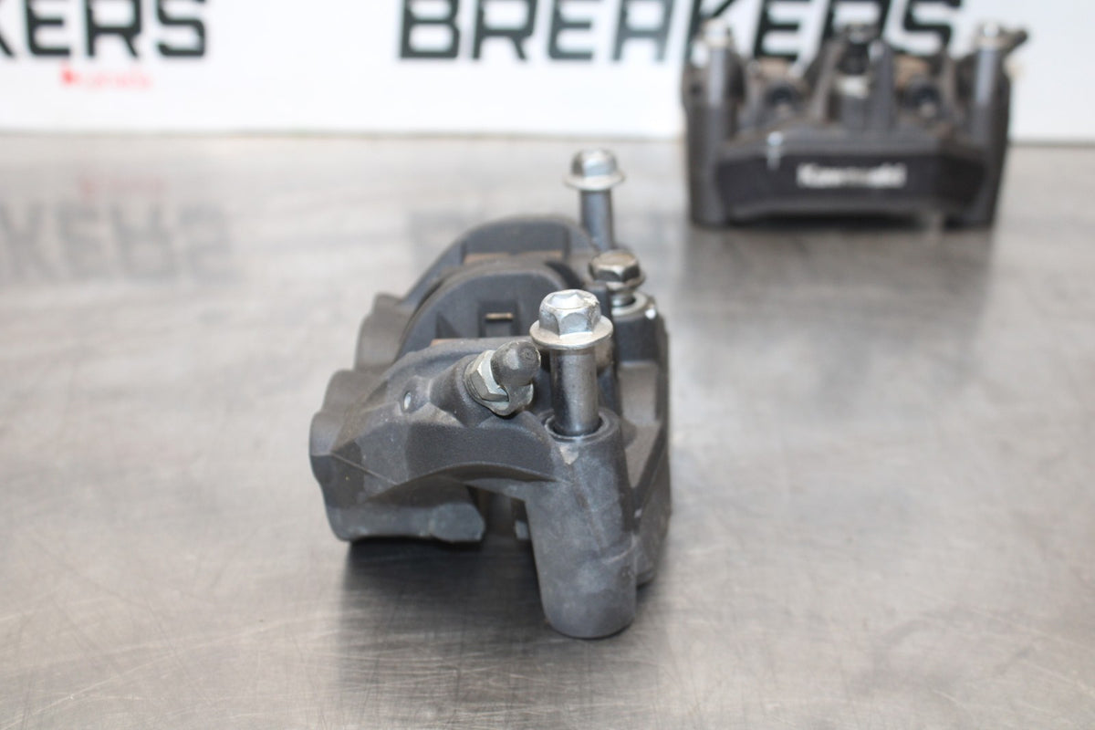 23-26 KAWASAKI NINJA ZX4RR RIGHT LEFT FRONT BRAKE CALIPER SET PAIR BB872