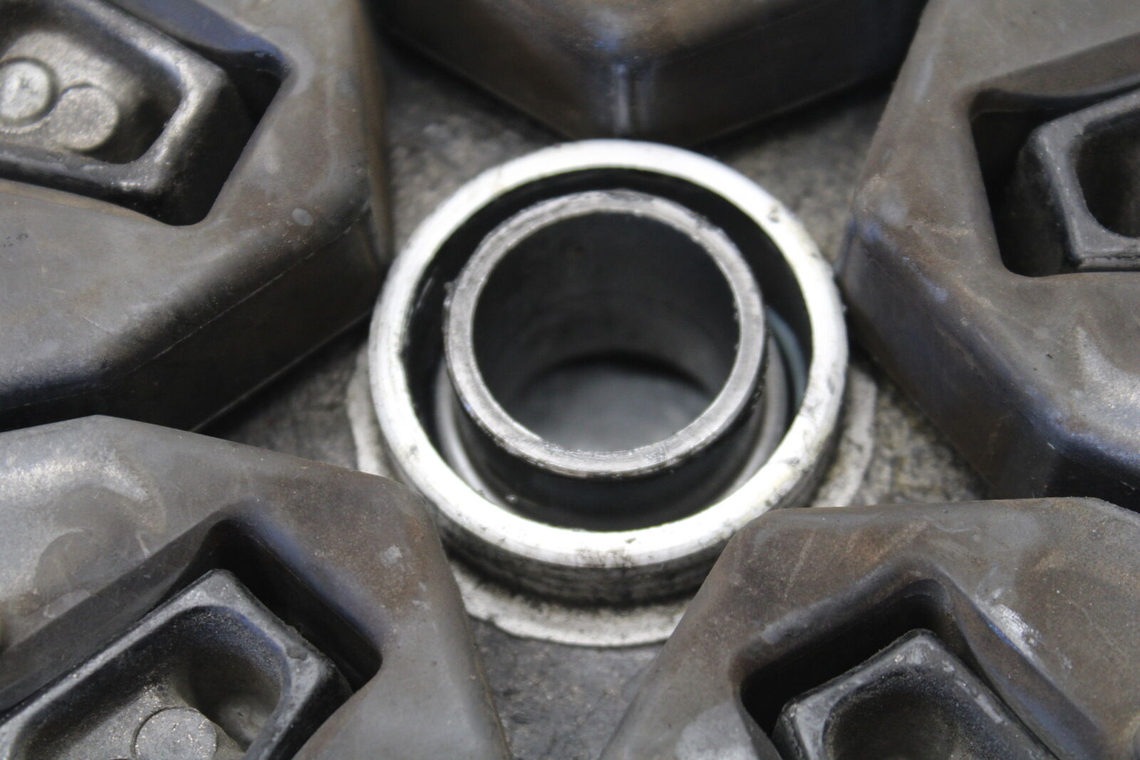 05-06 SUZUKI GSXR1000 REAR HUB SHOCK DAMPERS CUSH ABSORBERS 64651-35F20 BB663