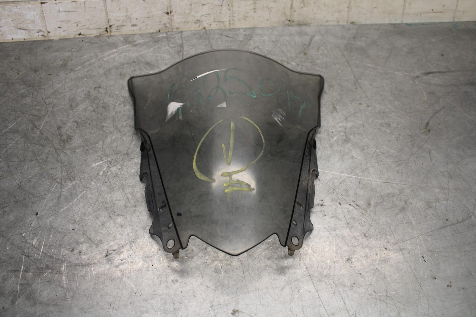 2015 Yamaha YZF R3 FRONT WINDSHIELD WINDSCREEN  1WD-F8381-00-00 BB526