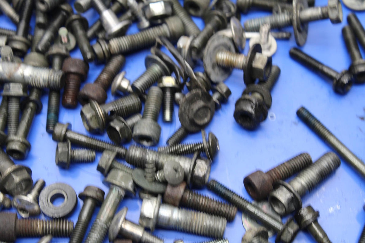 1999 Suzuki GSXR600 MISCELLANEOUS BOLTS AND HARDWARE.BB580