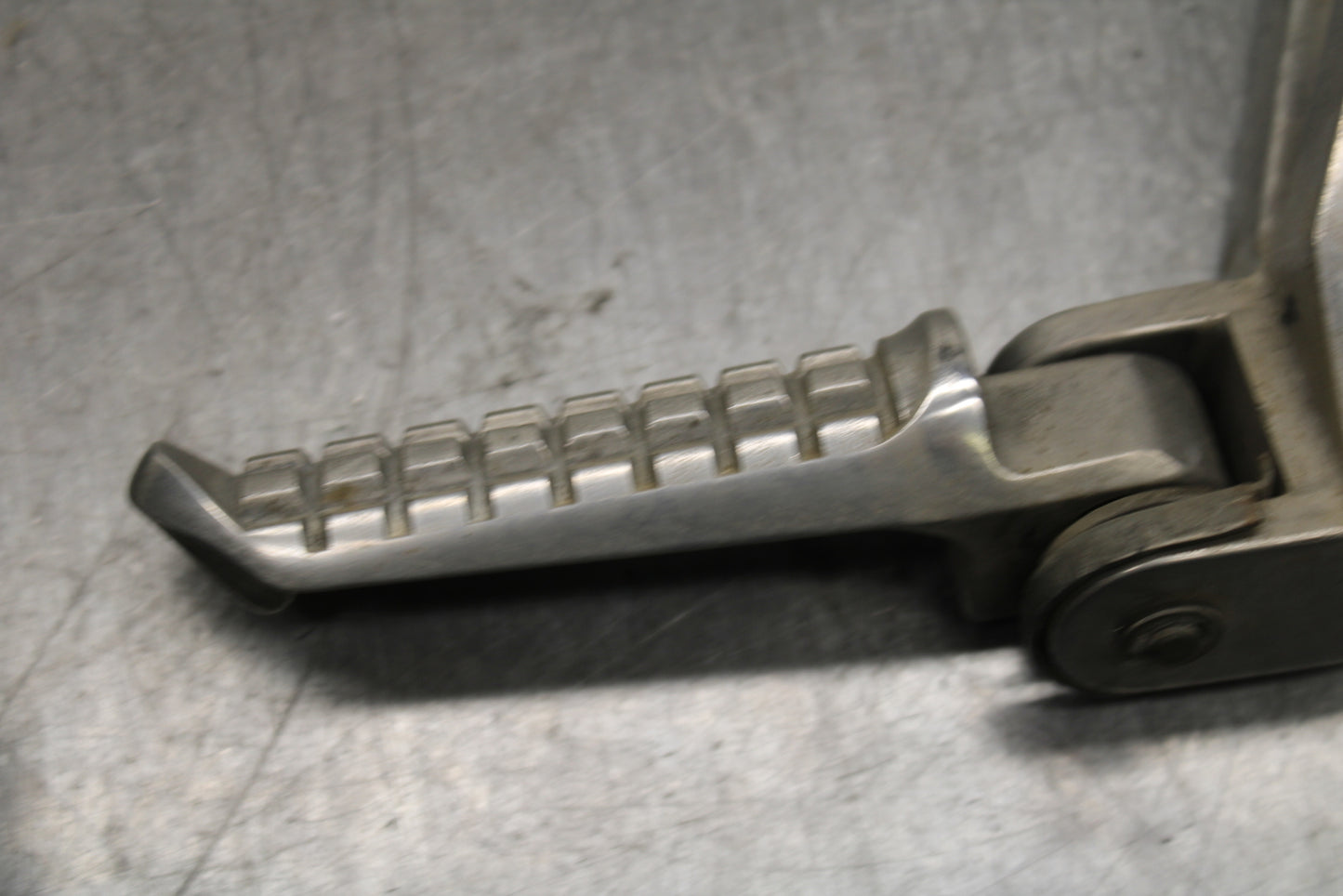 93-94 KAWASAKI NINJA ZX7R REAR BACK PASSENGER PEG SET PAIR BB122