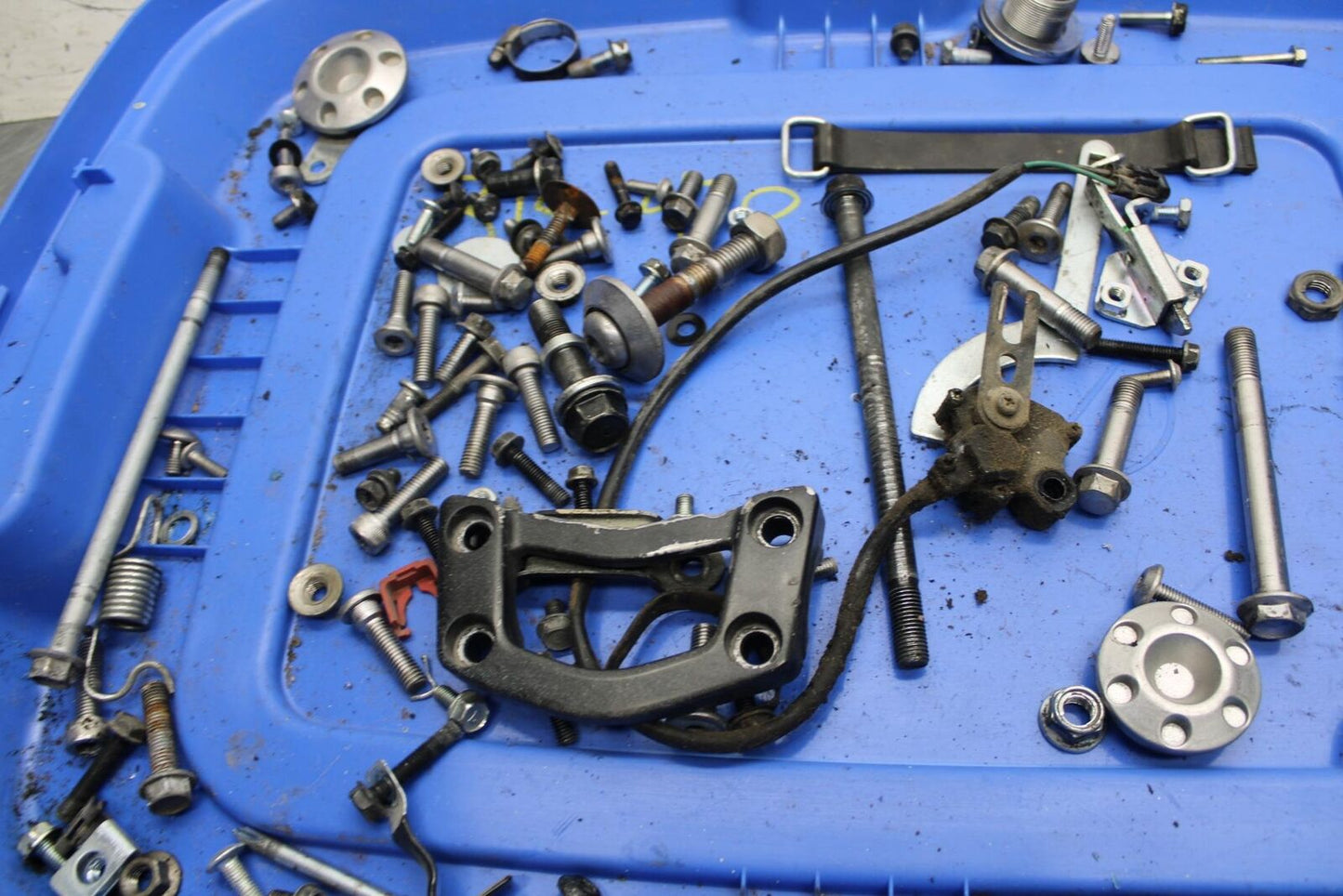 11 KAWASAKI NINJA 650 ER EX 650 LEFTOVER BOLTS HARDWARE MOTOR SCREWS BB503