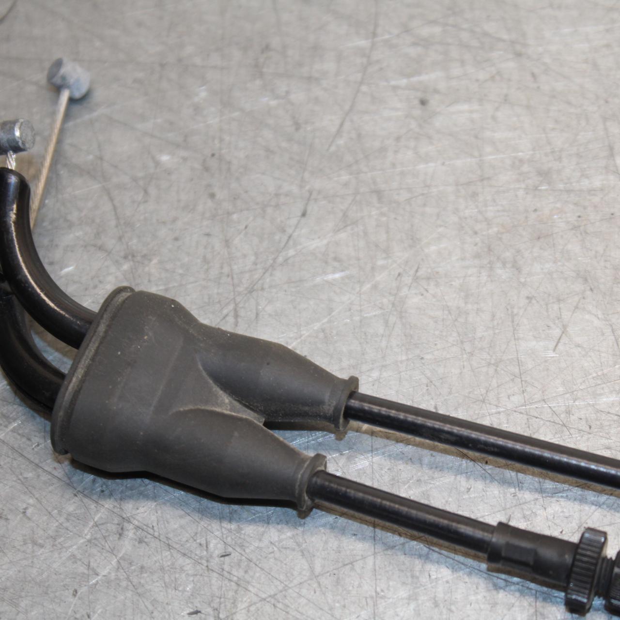 21 KAWASAKI NINJA ZX6R THROTTLE CABLES LINES BB647