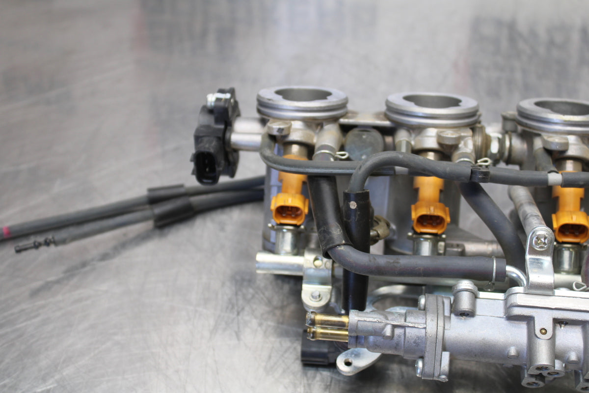 09-15 YAMAHA FZ6R MAIN FUEL INJECTORS / THROTTLE BODIES BB161