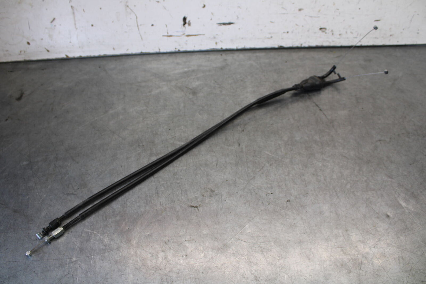 08-16 YAMAHA YZF R6 THROTTLE CABLES LINES 13S-26302-00-00 BB665