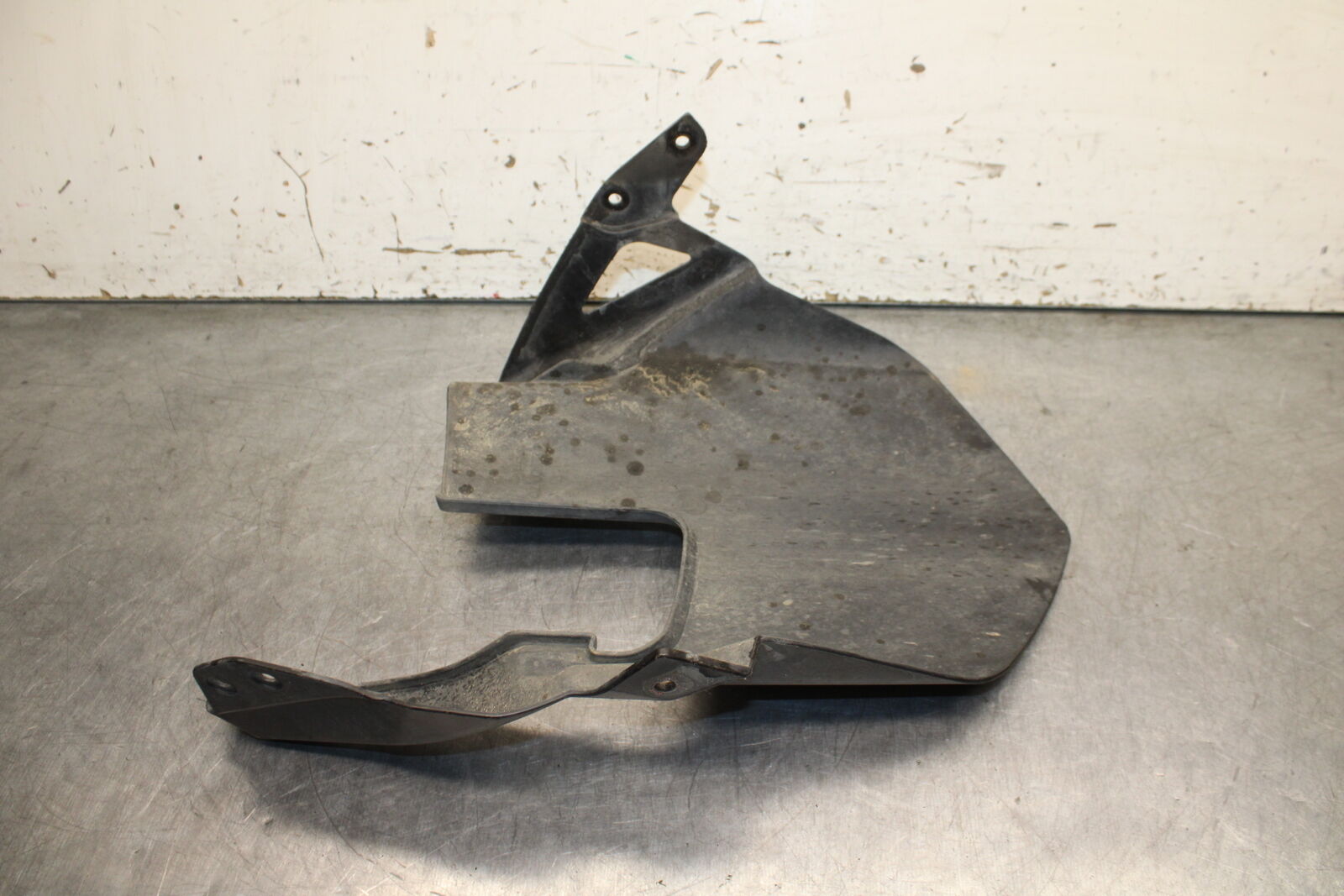 12-13 KAWASAKI Z1000 REAR BACK WHEEL TIRE HUGGER FENDER BB743