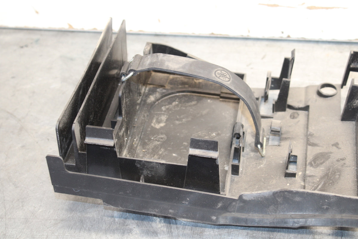 08-16 YAMAHA YZF R6 REAR BACK TAIL UNDERTAIL BATTERY TRAY PLASTIC OEM BB665