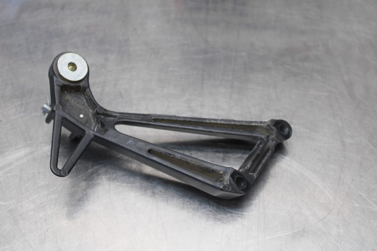 17-18 YAMAHA YZF R3 RIGHT REAR BACK PASSENGER PEG BB788