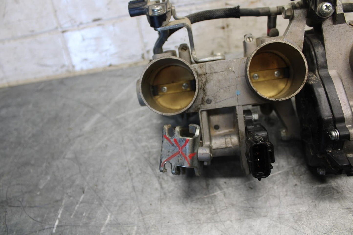 2015 Yamaha FZ09 MAIN FUEL INJECTORS / THROTTLE BODIES 1RC-12572-00-00 BB535