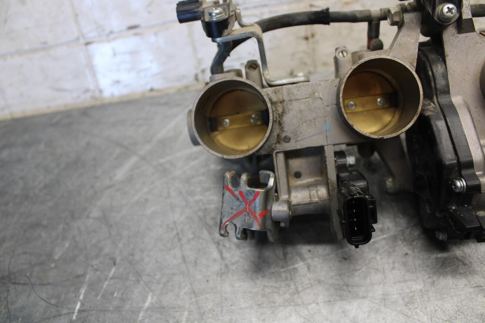 2015 Yamaha FZ09 MAIN FUEL INJECTORS / THROTTLE BODIES 1RC-12572-00-00 BB535