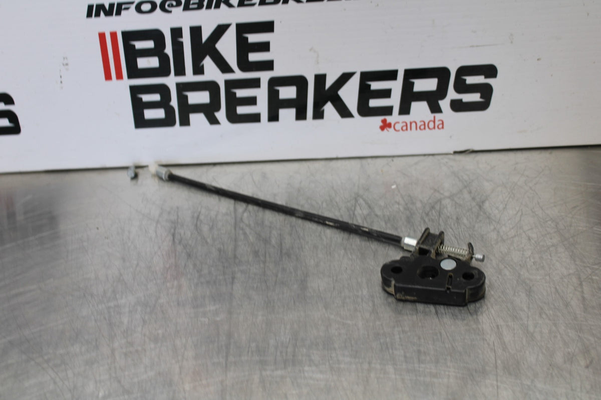 24-25 KAWASAKI NINJA ZX4R REAR PASSENGER SEAT LATCH LOCK ASSEMBLY BB174