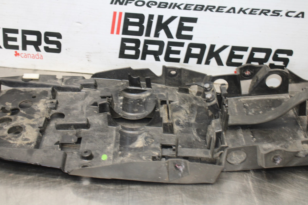 20 TRIUMPH STREET TRIPLE 765 REAR BACK TAIL UNDERTAIL BATTERY TRAY PLASTIC BB864