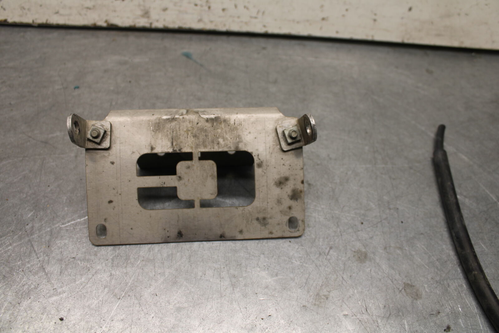 09-15 YAMAHA FZ6R FENDER ELIMINATOR LICENSE PLATE BRACKET   BB686