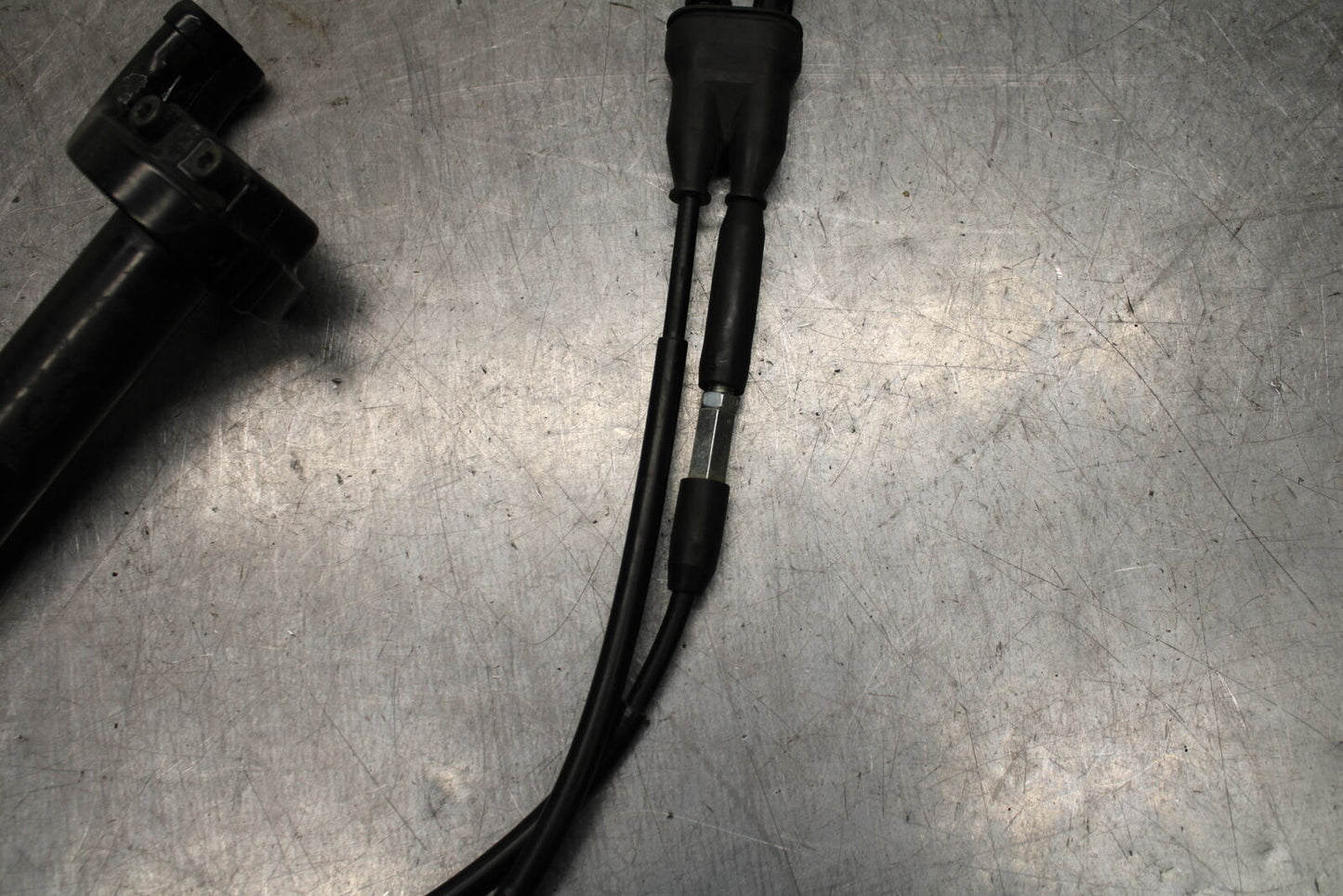09-14 YAMAHA YZF R1 THROTTLE CABLE LINE HOUSING GUIDE BB118