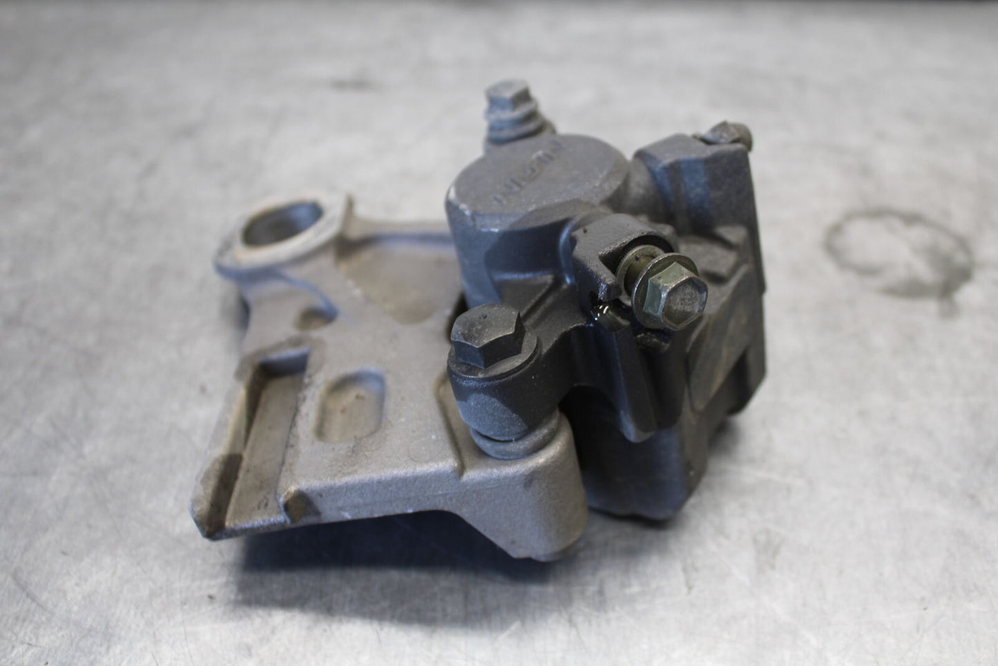 07-09 YAMAHA FZ6 REAR BACK BRAKE CALIPER W MOUNT BRACKET BB713