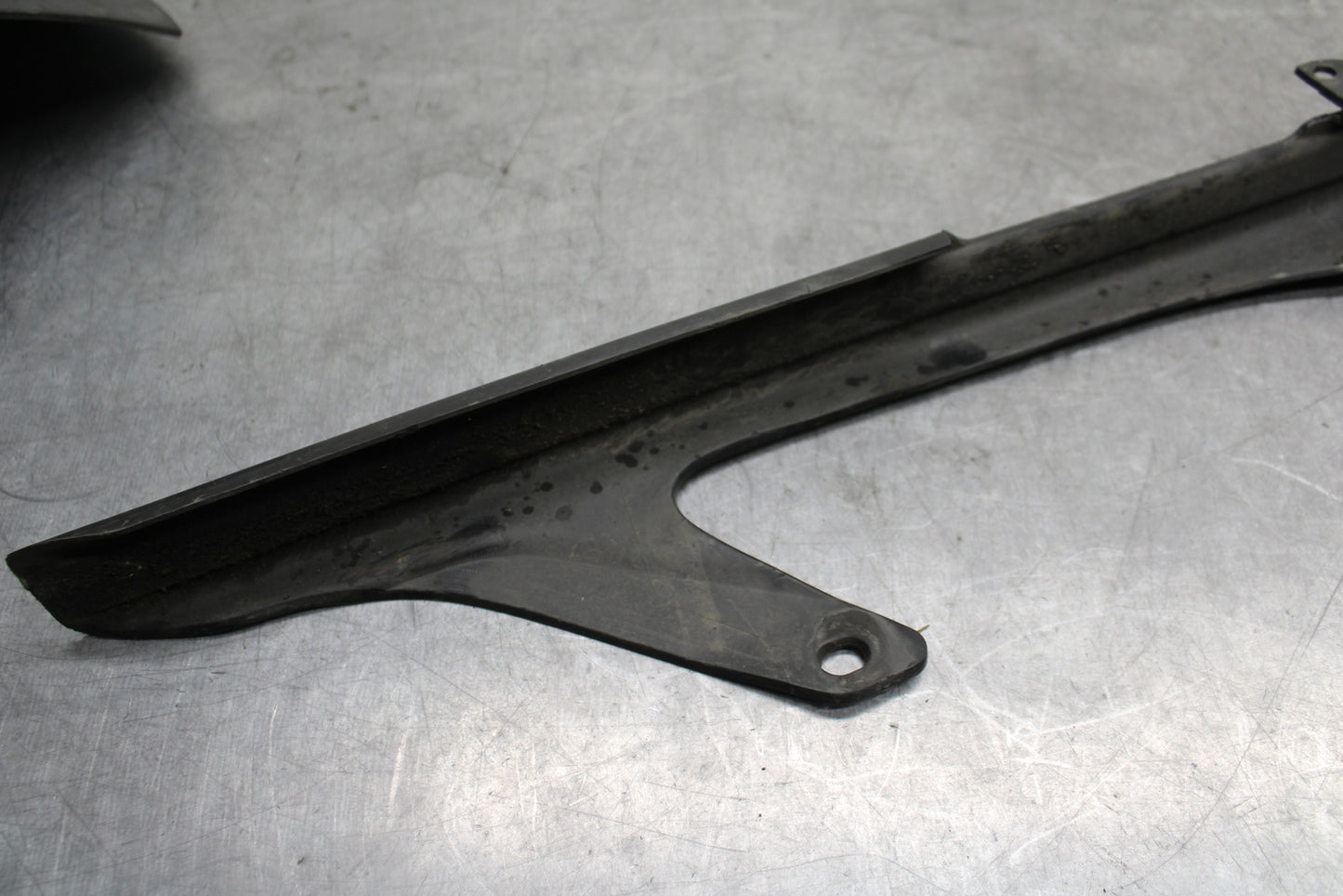 07-08 YAMAHA YZF R1 REAR BACK DRIVE CHAIN GUARD COVER SHIELD BB724