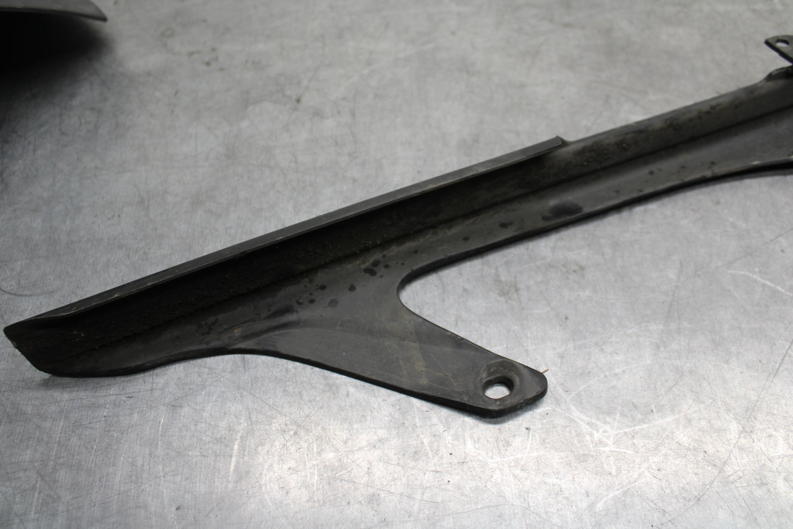 07-08 YAMAHA YZF R1 REAR BACK DRIVE CHAIN GUARD COVER SHIELD BB724