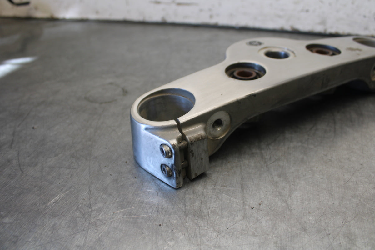 05-06 YAMAHA ROYAL STAR FORKS UPPER TRIPLE TREE CLAMP BB697