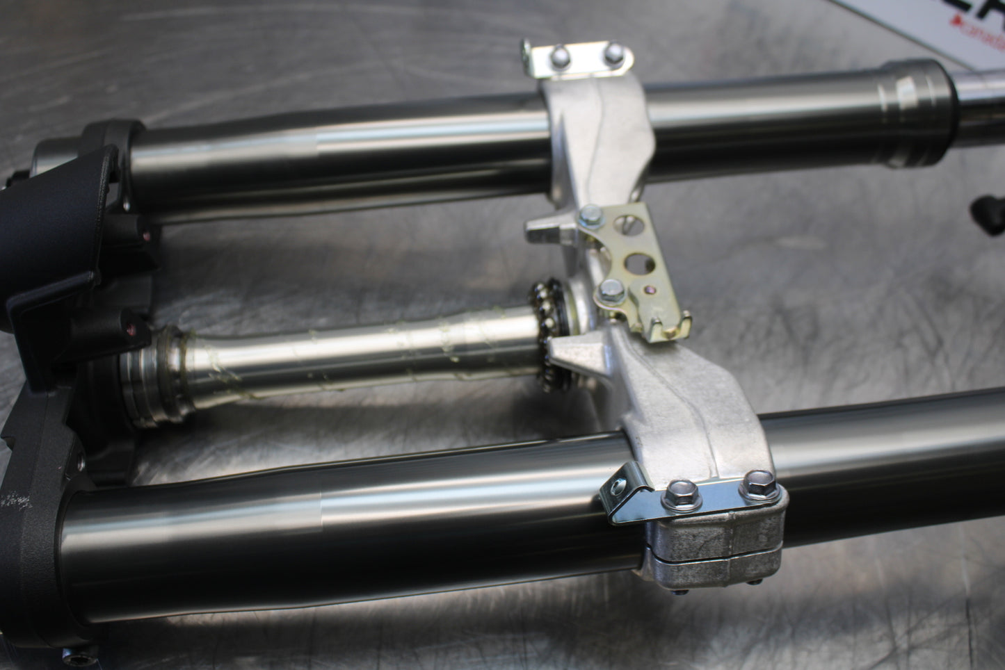 23-24 KAWASAKI NINJA ZX14R FRONT END FORKS SUSPENSION TRIPLE TREES/ AXLE BB153
