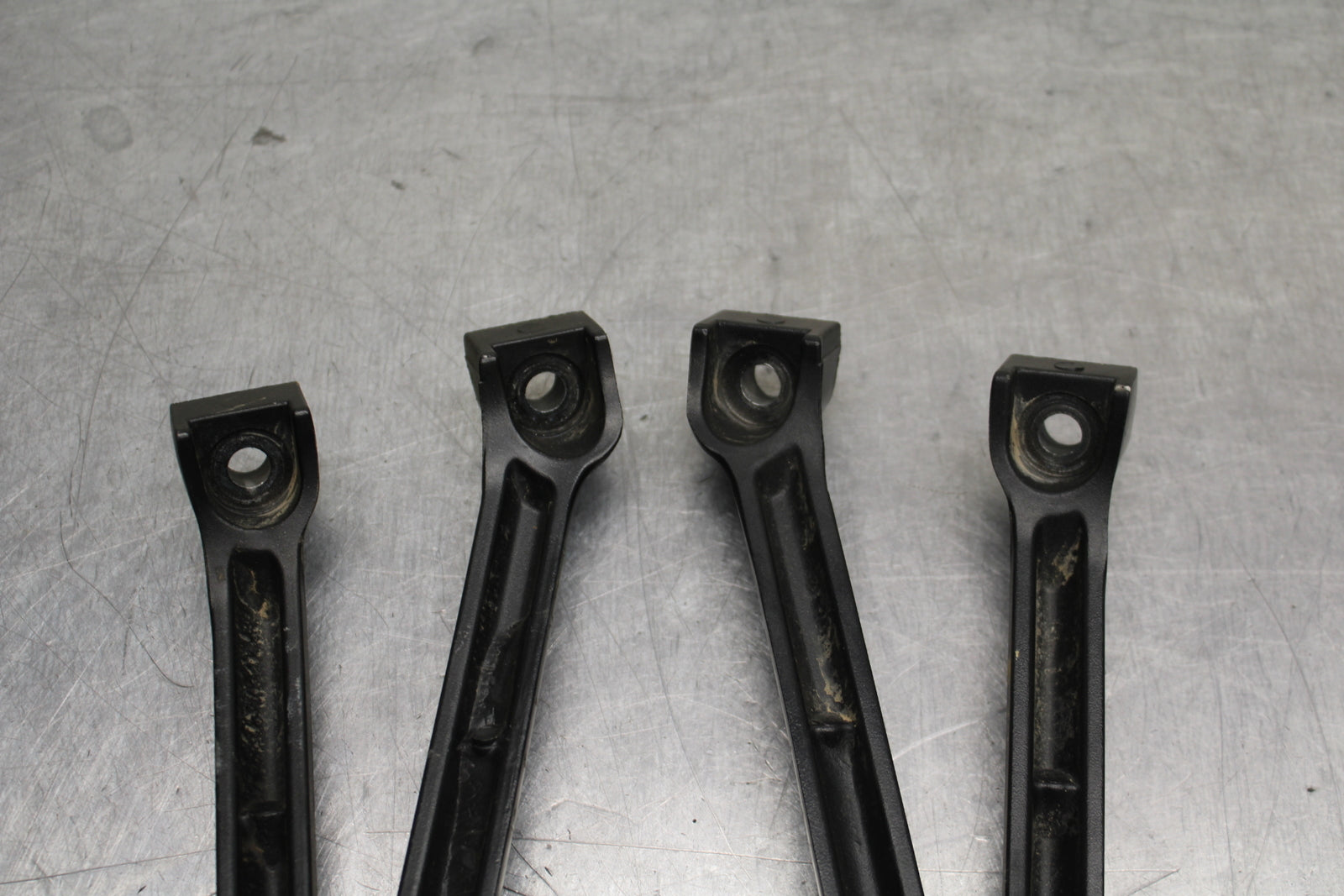 09 SUZUKI GSXR600 REAR BACK PASSENGER PEG SET PAIR BB759