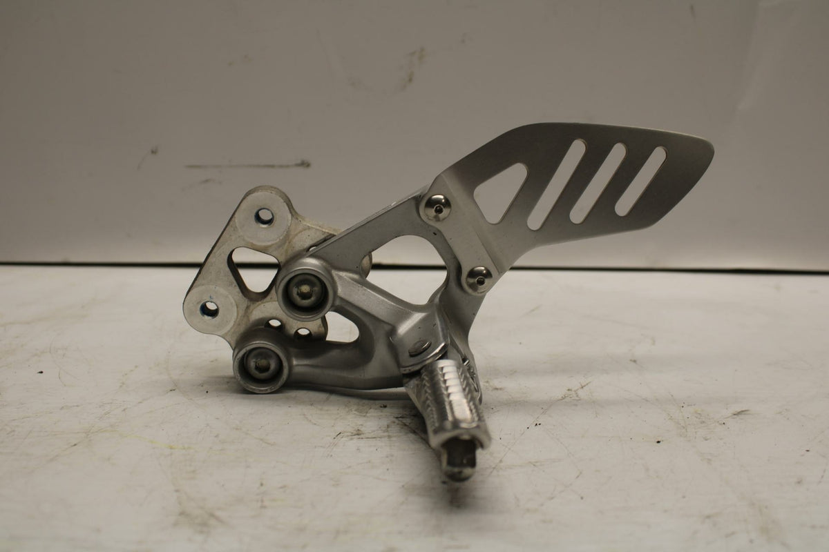 08-09 SUZUKI GSXR600 LEFT REARSET REAR SET DRIVER FOOT PEG BRACKET MOUNT BB262