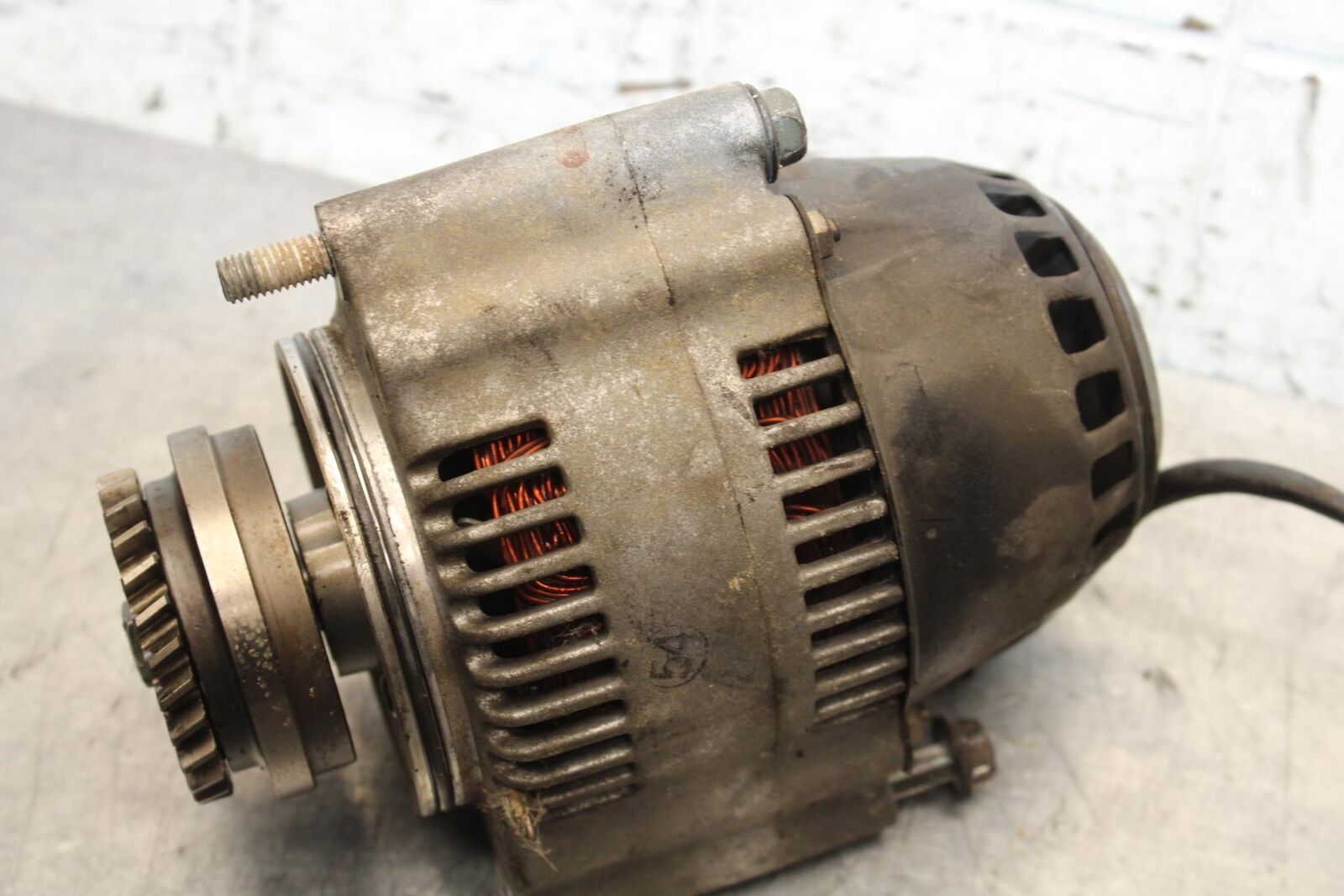 1997 Suzuki Bandit 1200 GSF1200S ENGINE MOTOR GENERATOR ALTERNATOR BB559