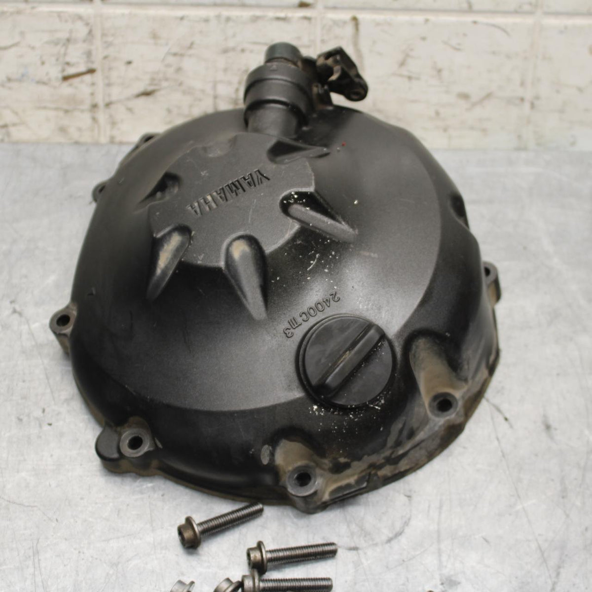 2006 Yamaha YZF R6 CLUTCH SIDE ENGINE MOTOR COVER 2C0-15421-00-00 BB560