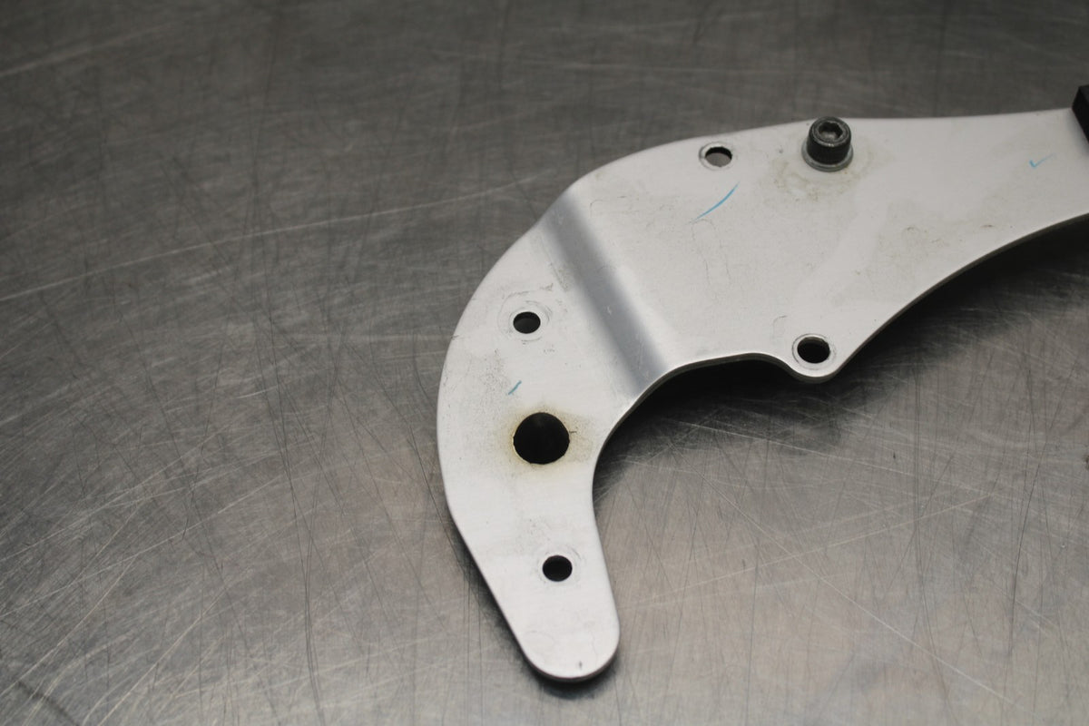 08-16 YAMAHA YZF R6 FRONT SEAT MOUNTING BRACKET MOUNT BB856