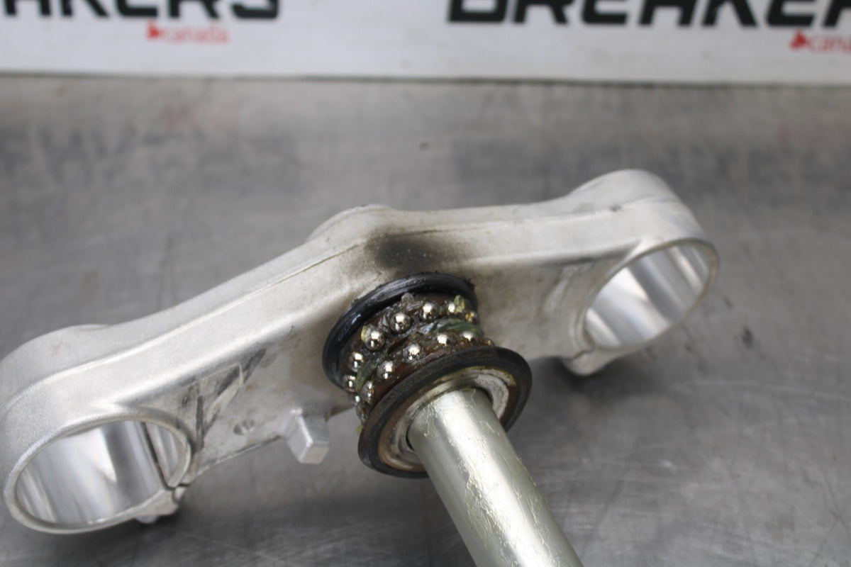 17 YAMAHA YZF R6 FRONT FORKS CLAMP LOWER TRIPLE TREE STEM BB922