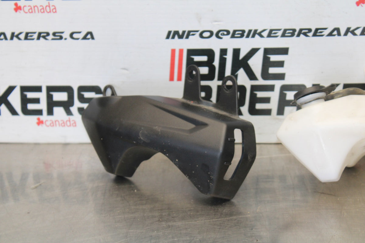 20 TRIUMPH STREET TRIPLE 765 COOLANT WATER TANK RESERVOIR BOTTLE BB864