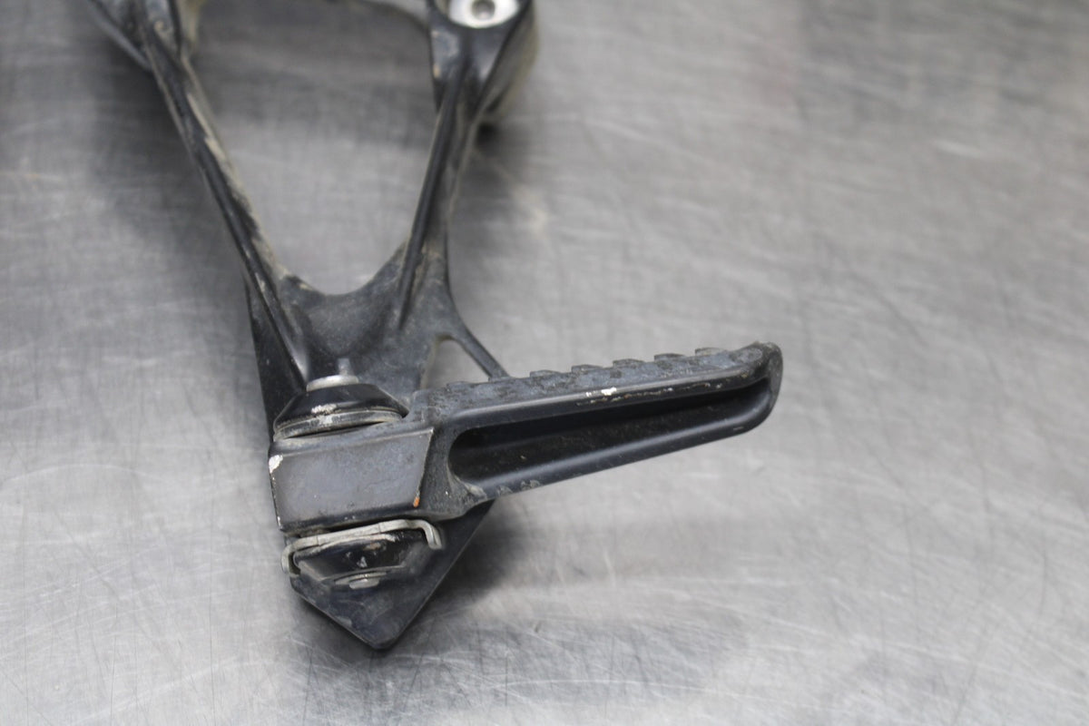 08 KAWASAKI ZX6R REAR BACK PASSENGER PEG SET PAIR BB896