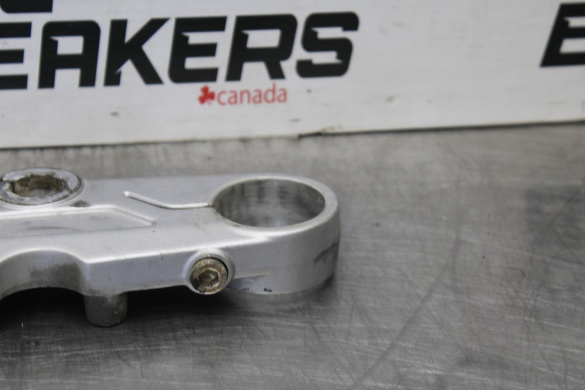 05 DUCATI SUPERSPORT 800 FORKS UPPER TRIPLE TREE CLAMP BB913