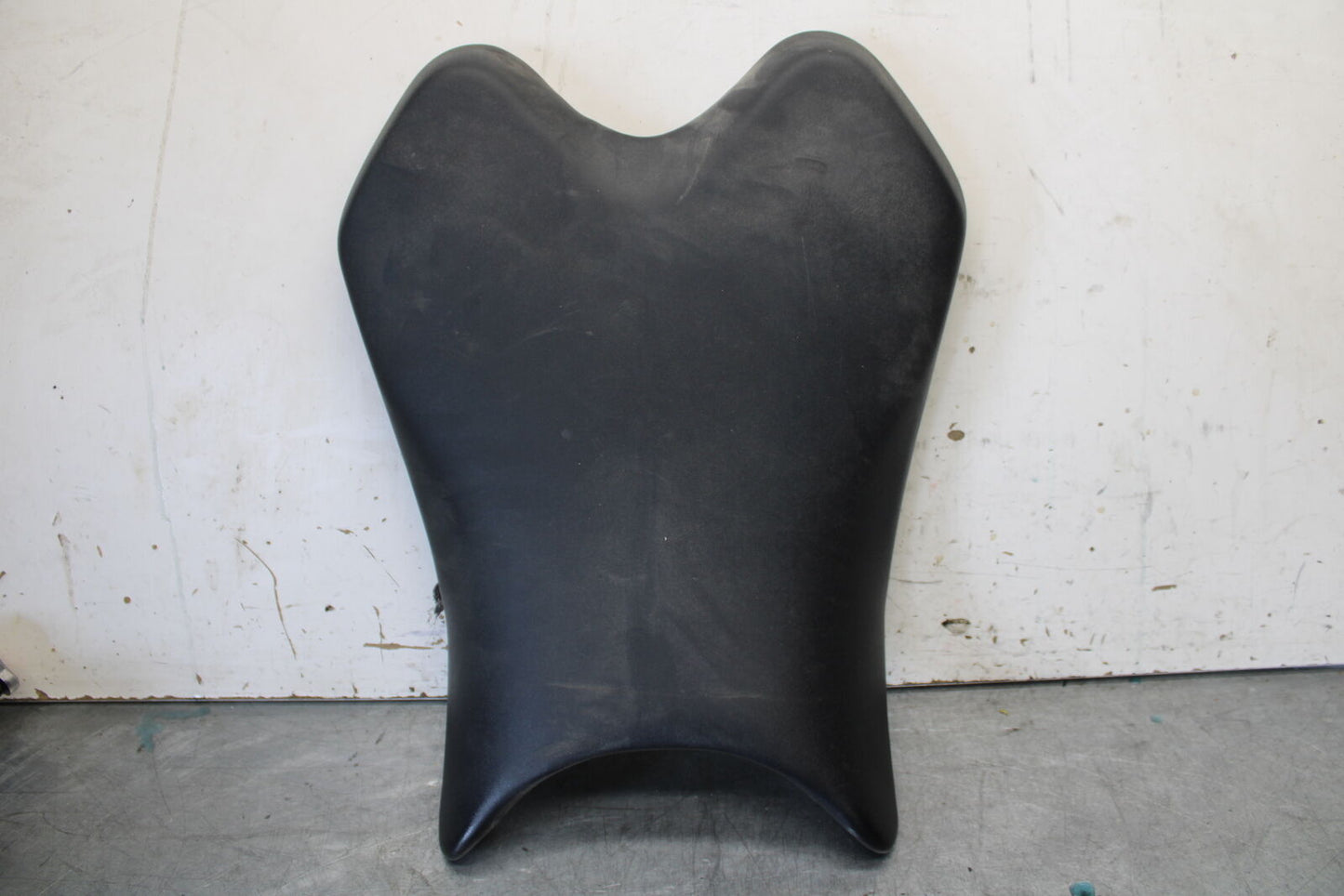 08-16 YAMAHA YZF R6 FRONT DRIVERS SEAT PAD SADDLE PILLION 13S-24710-00-00 BB665