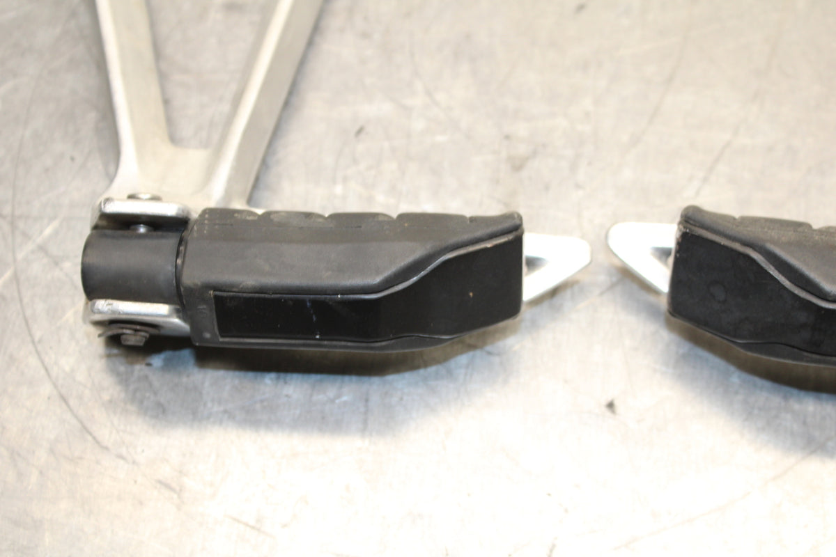 15-16 HONDA CB300F REAR BACK PASSENGER PEG SET PAIR BB740