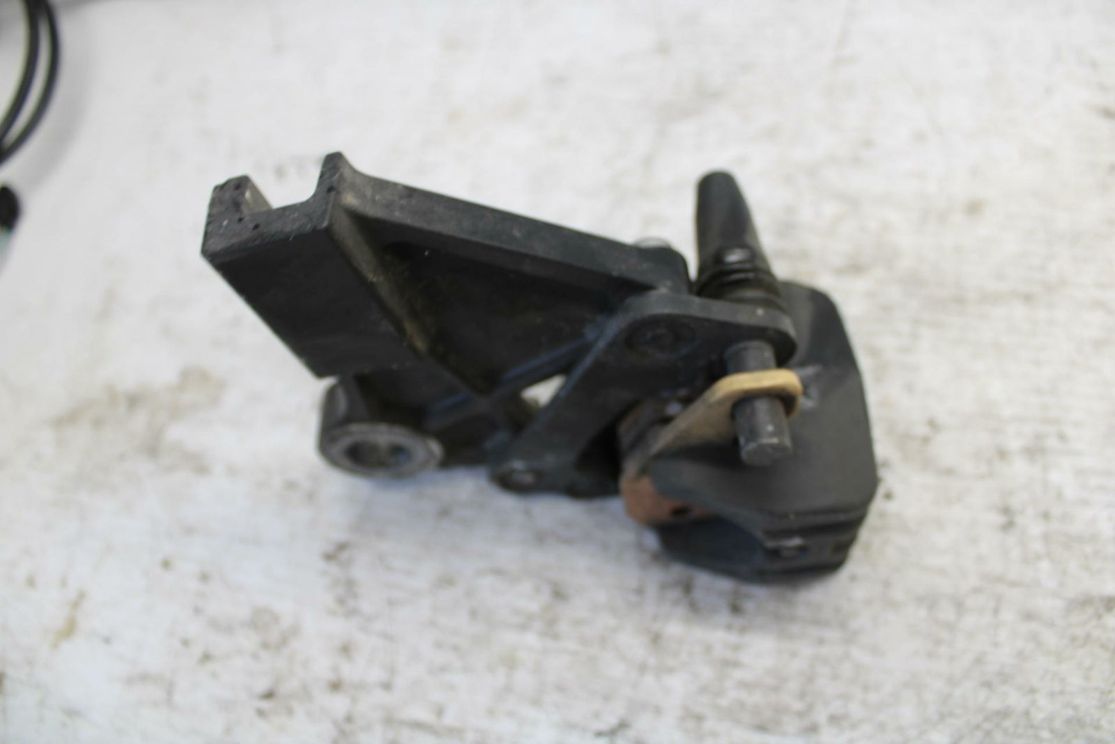 07-09 KAWASAKI VERSYS 650 REAR BACK BRAKE CALIPER W MOUNT BRACKET BB302