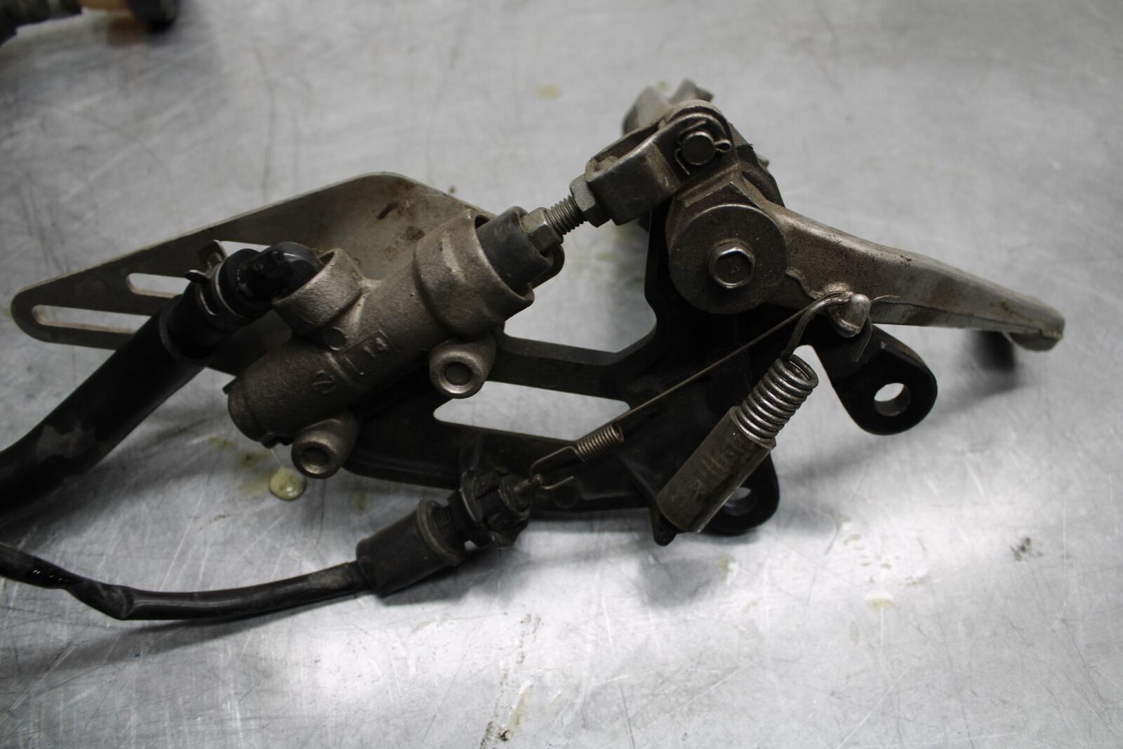 06-07 KAWASAKI NINJA ZX14R RIGHT REARSET REAR SET DRIVER FOOT PEG BB466