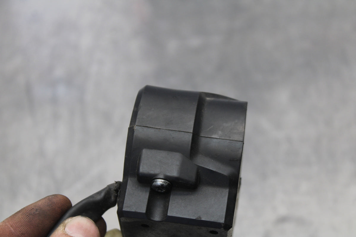07-08 YAMAHA YZF R1 LEFT CLIP ON HANDLE HORN SIGNALS SWITCH SWITCHES BB160