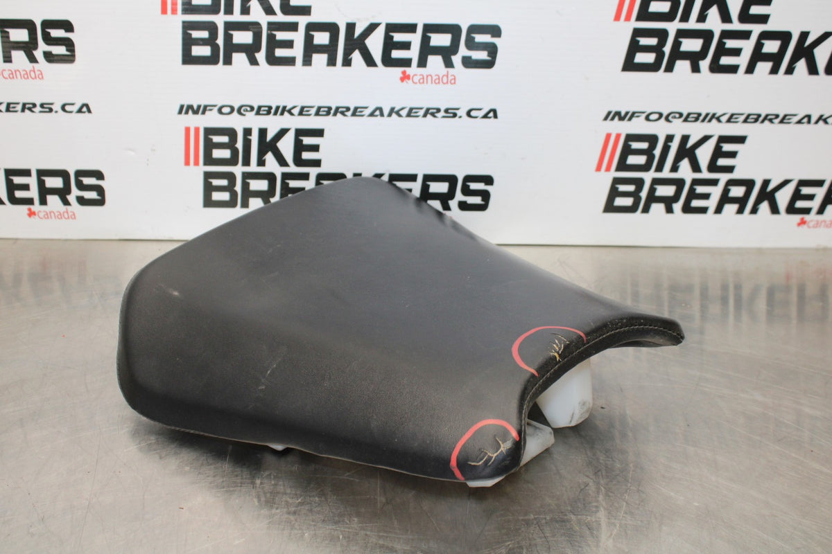 01-06 HONDA CBR600F4I FRONT DRIVERS SEAT PAD SADDLE PILLION BB185