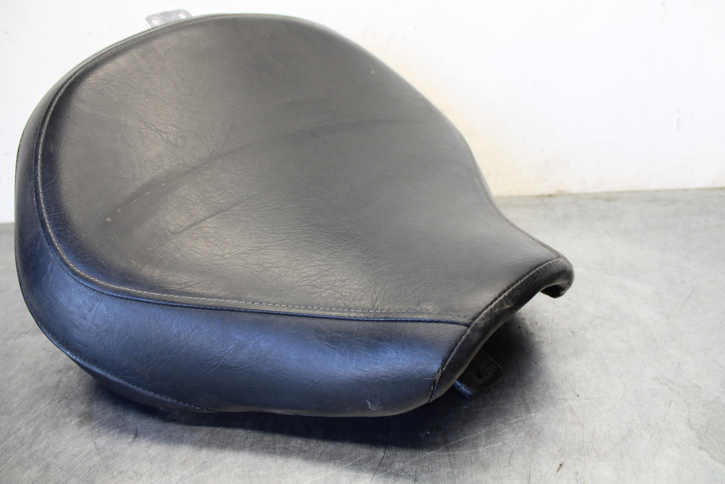 04 SUZUKI INTRUDER 800 FRONT DRIVERS SEAT BB758