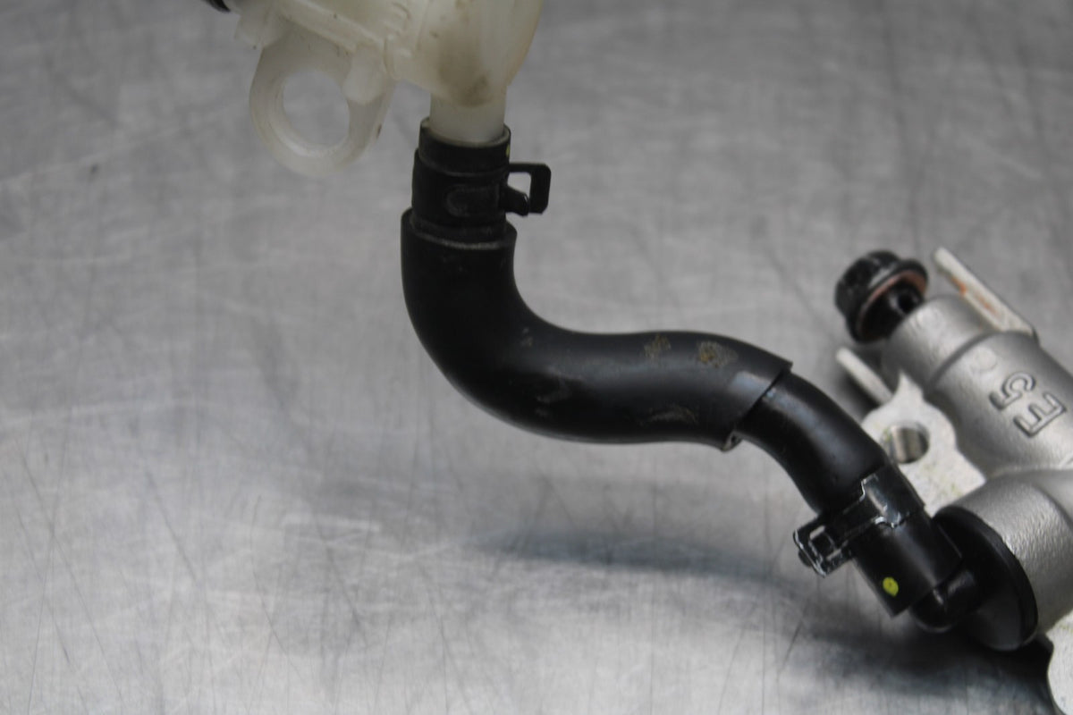 23 YAMAHA YZF R3 REAR BACK BRAKE MASTER CYLINDER W RESERVOIR BB806