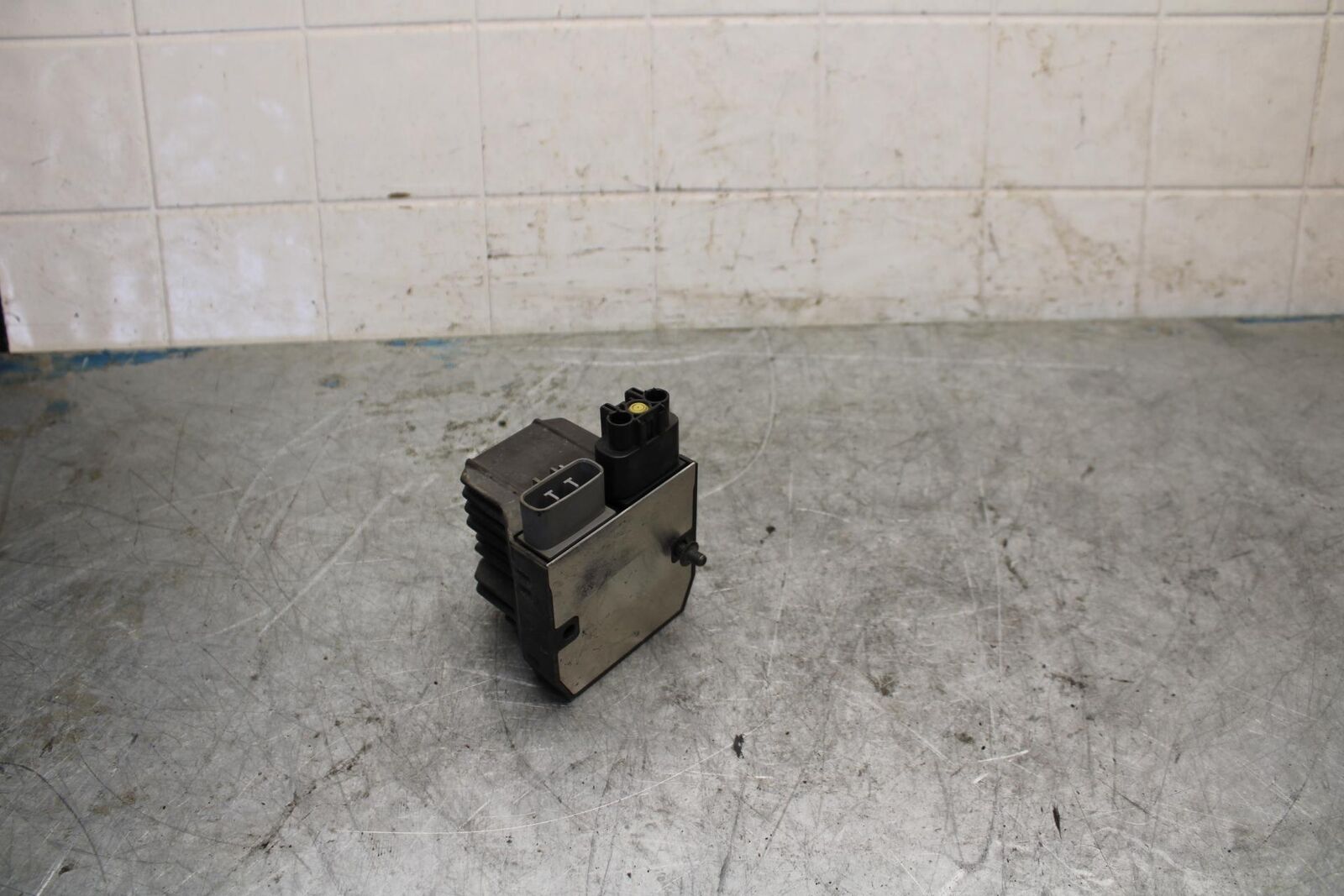 04-06 YAMAHA YZF R1 RECTIFIER VOLTAGE REGULATOR BB432